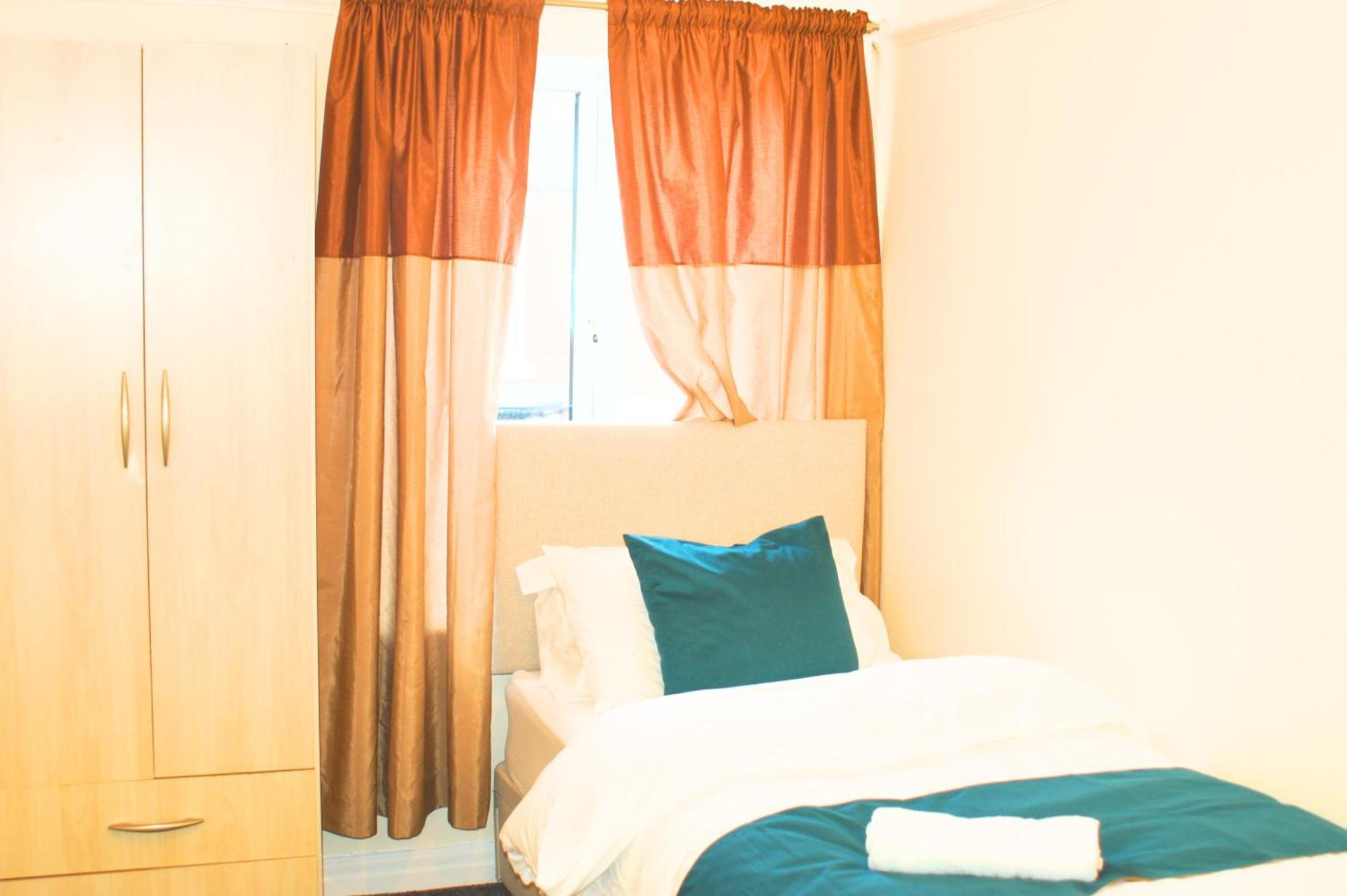 Spacious 4bed Close To Centre Holiday home *